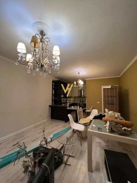 Tirane, jepet me qera apartament 2+1+Ballkon Kati 2, 95 m² 800 € (KOMUNA E PARISIT)