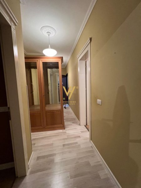 Tirane, jepet me qera apartament 2+1+Ballkon Kati 2, 95 m² 800 € (KOMUNA E PARISIT)
