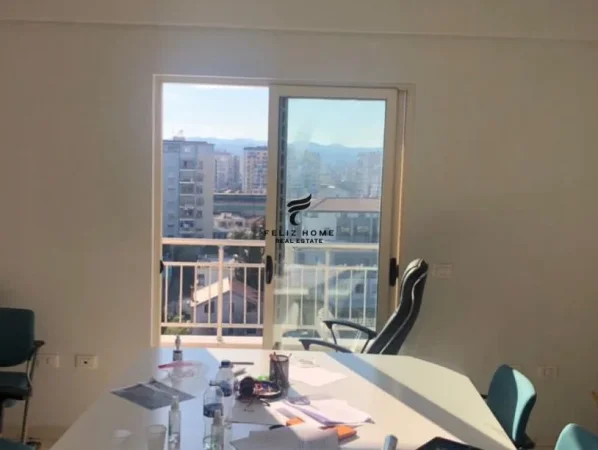 Tirane, jepet me qera zyre Kati 7, 107 m² 600 € (JORDAN MISJA)