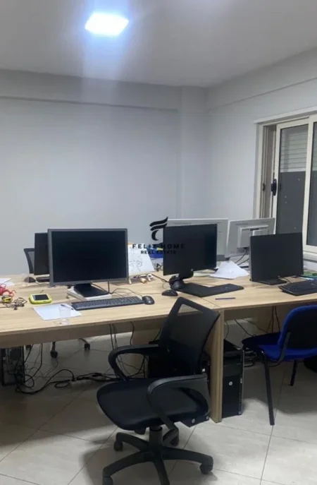 Tirane, jepet me qera zyre Kati 7, 107 m² 600 € (JORDAN MISJA)