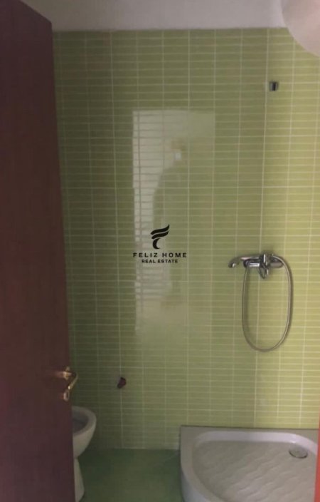 Tirane, jepet me qera zyre Kati 7, 107 m² 600 € (JORDAN MISJA)