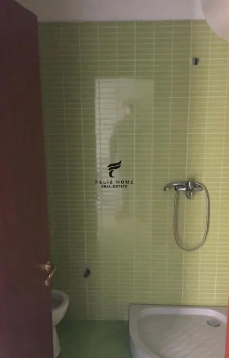 Tirane, jepet me qera zyre Kati 7, 107 m² 600 € (JORDAN MISJA)