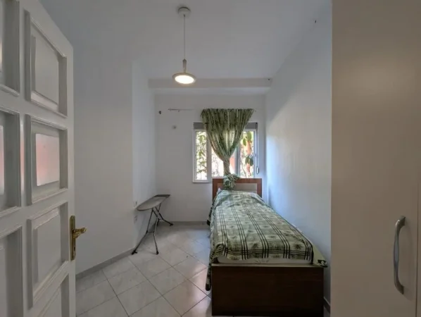 Tirane, jepet me qera apartament 2+1+Ballkon Kati 1, 120 m² 600 € (LIQENI THATE)