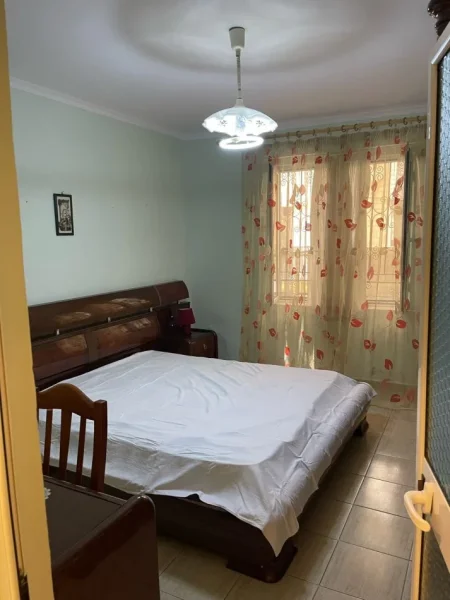 Tirane, jepet me qera apartament 1+1+Aneks+Ballkon Kati 1, 66 m² 50.000 Lek (Rruga Him Kolli)