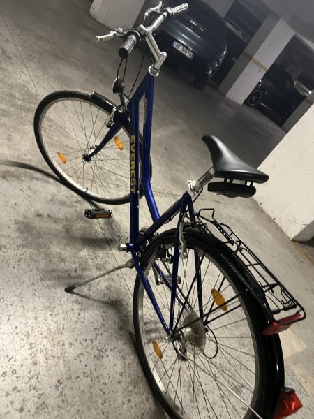 OKAZION ! Tirane, shes biciklete 28” Everest blu 130 €