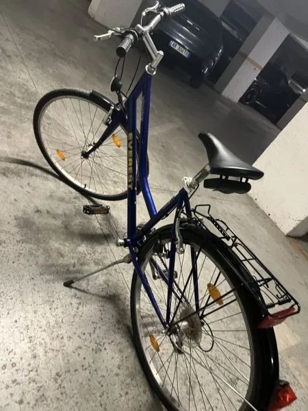 OKAZION ! Tirane, shes biciklete 28” Everest blu 130 €