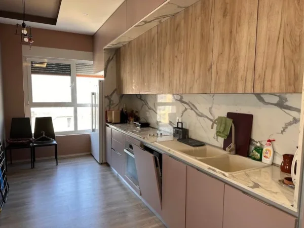 Tirane, shitet apartament 2+1 Kati 4, 138 m² 200.000 € (Ali Dem)