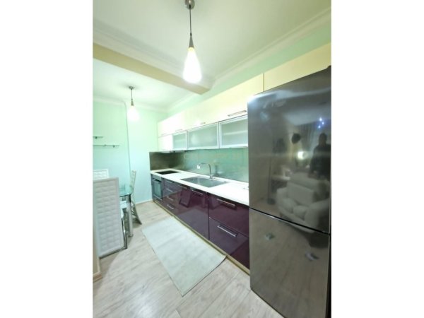 Tirane, jepet me qera apartament 1+1 Kati 2, 80 m² 800 € (Bllok)