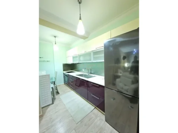 Tirane, jepet me qera apartament 1+1 Kati 2, 80 m² 800 € (Bllok)