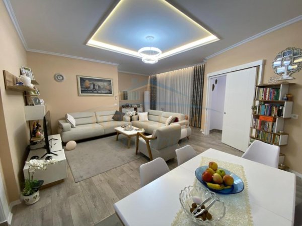 Tirane, shitet apartament 2+1+Ballkon Kati 0, 82 m² 150.000 € (Fresku)