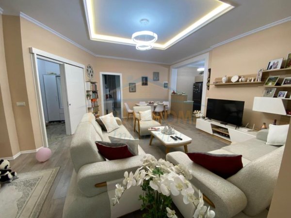 Tirane, shitet apartament 2+1+Ballkon Kati 0, 82 m² 150.000 € (Fresku)
