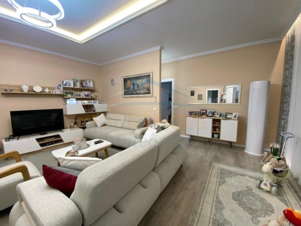 Tirane, shitet apartament 2+1+Ballkon Kati 0, 82 m² 150.000 € (Fresku)