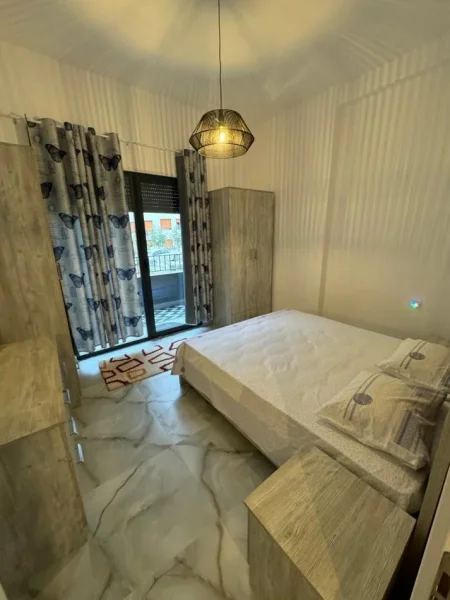 Tirane, jepet me qera apartament 1+1 Kati 1, 65 m² 400 € (Ali Demi)