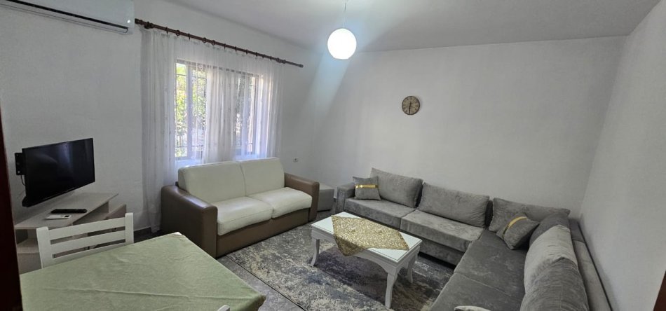 Tirane, jepet me qera apartament 1+1 Kati 1, 65 m² 500 € (Rruga Babë Rexha)