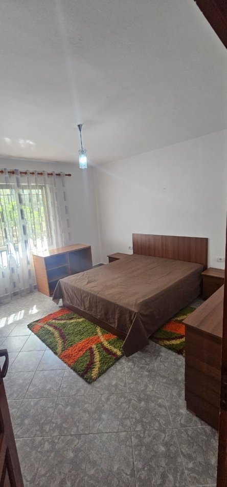 Tirane, jepet me qera apartament 1+1 Kati 1, 65 m² 500 € (Rruga Babë Rexha)