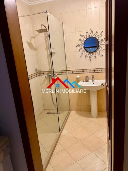Tirane, jepet me qera apartament 2+1+Ballkon Kati 8, 78 m² 750 € (RRUGA SULEJMAN PASHA,QENDER)