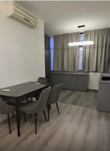 Tirane, jepet me qera apartament 1+1 Kati 2, 65 m² 650 € (Bulevardi Zogu 1)