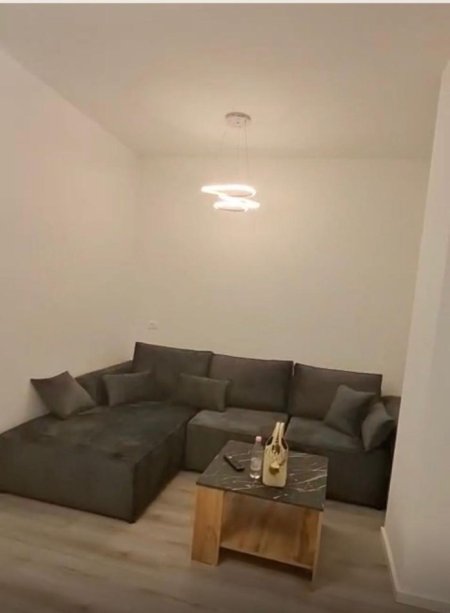 Tirane, jepet me qera apartament 1+1 Kati 2, 65 m² 650 € (Bulevardi Zogu 1)