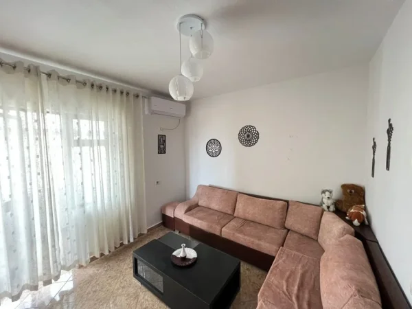 Tirane, shes apartament 2+1 Kati 4, 120 m² (rruga e dibres)