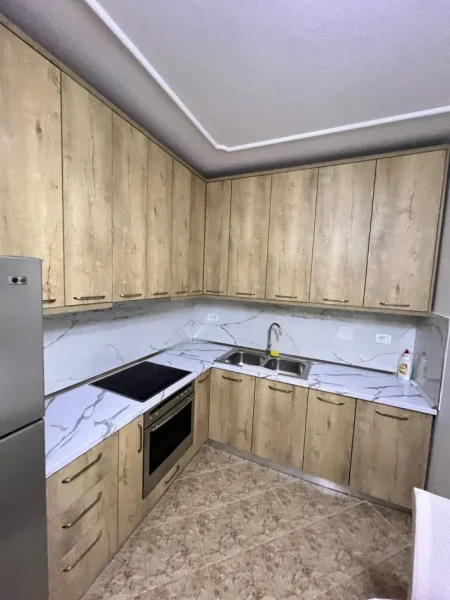 Tirane, shes apartament 2+1 Kati 4, 120 m² (rruga e dibres)