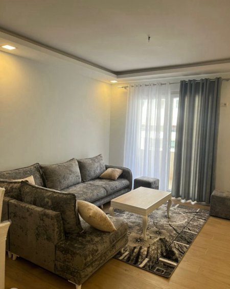 Tirane, jepet me qera apartament 2+1+Ballkon Kati 4, 90 m² 500 € (ASTIR)