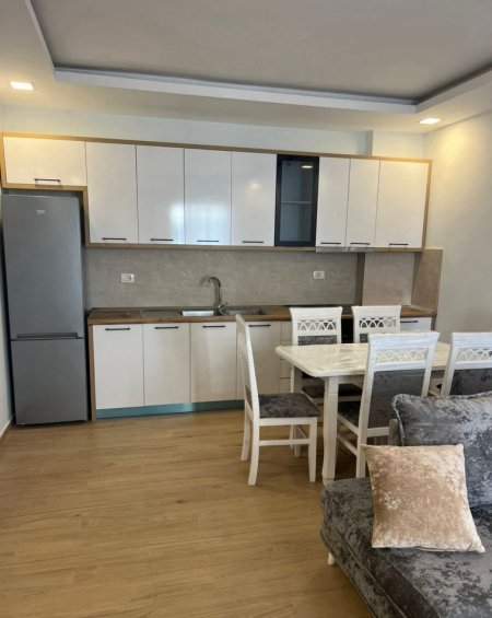 Tirane, jepet me qera apartament 2+1+Ballkon Kati 4, 90 m² 500 € (ASTIR)