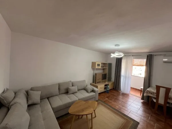 Tirane, jepet me qera apartament 2+1 Kati 4, 80 m² 680 € (pazari i ri)