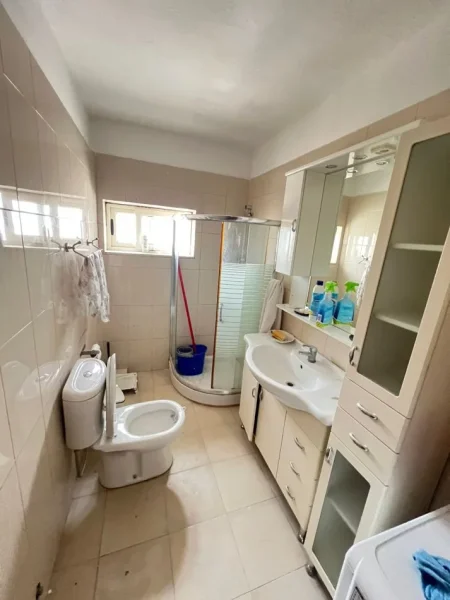 Tirane, jepet me qera apartament 2+1 Kati 4, 80 m² 680 € (pazari i ri)