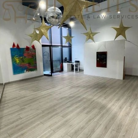 Tirane, jepet me qera ambjent biznesi Kati 0, 110 m² 1.700 € (Tirane, Rruga Jordan Misja, Pallati i Kontaktit)