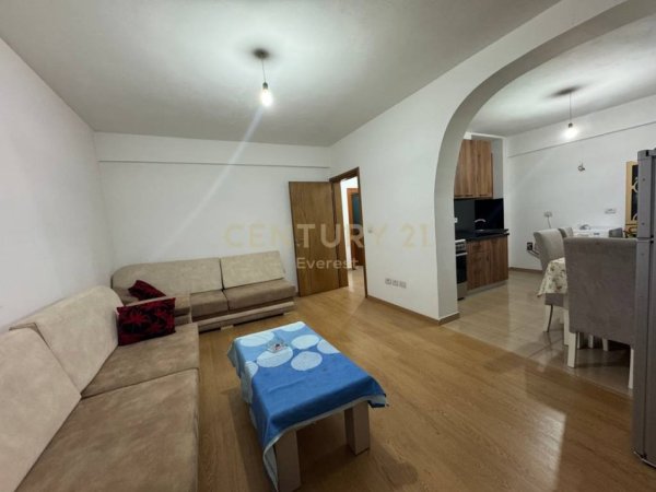 Tirane, jepet me qera apartament 1+1 Kati 3, 55 m² 400 € (Shkolla e Bashkuar)
