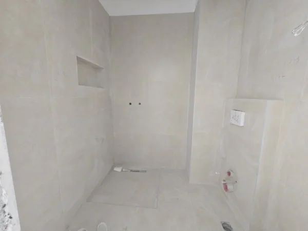 Tirane, shes apartament 2+1+Ballkon Kati 3, 