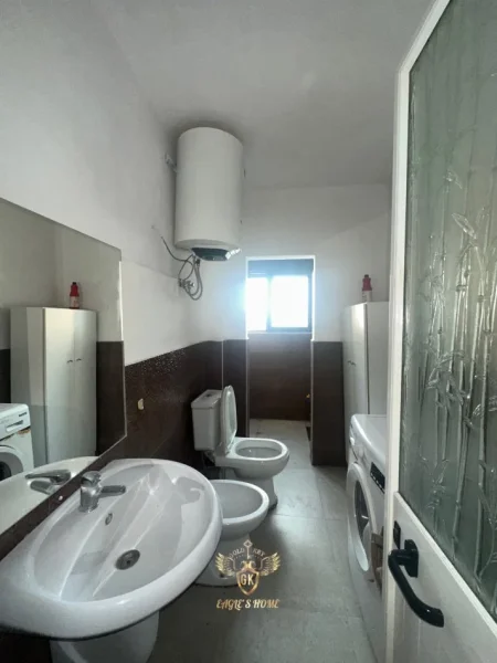 Durres, shes apartament 1+1+Ballkon Kati 4, 58 m² 68.000 € (SHITET Apartament • 1+1 + Ballkon 069 20 39 456 Vala Park, Durres)