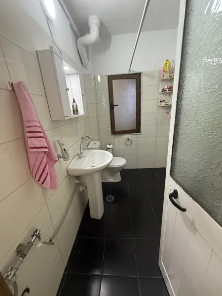 Tirane, shitet apartament 1+1 Kati 3, 110.000 €