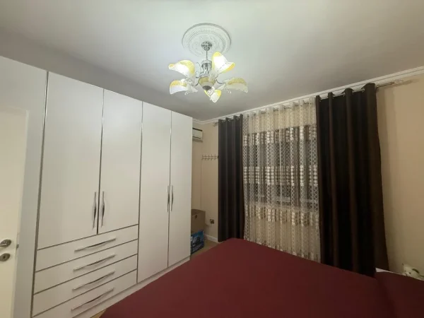 Tirane, shitet apartament 1+1 Kati 3, 110.000 €