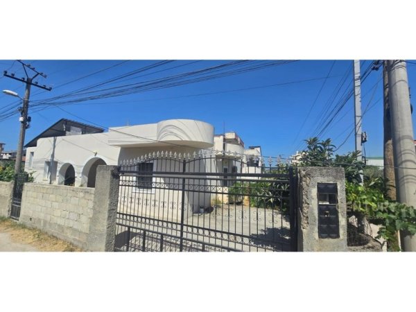 Tirane, shitet shtepi 1 Katshe Kati 1, 282 m² 170.000 € (Kombinat)