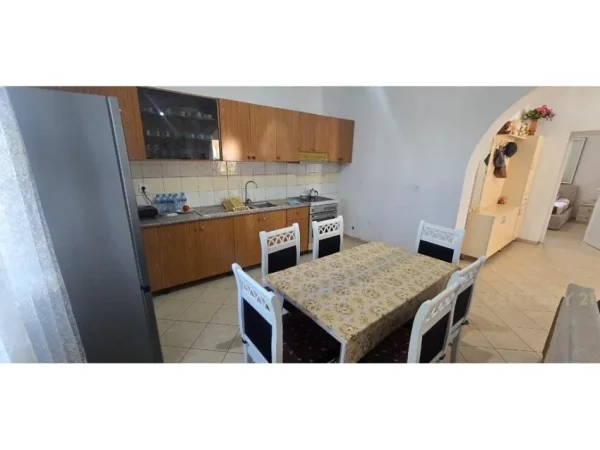 Tirane, shitet shtepi 1 Katshe Kati 1, 282 m² 170.000 € (Kombinat)