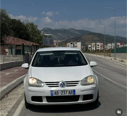 Golf 5 1.9tdi   manuale 3.800 €