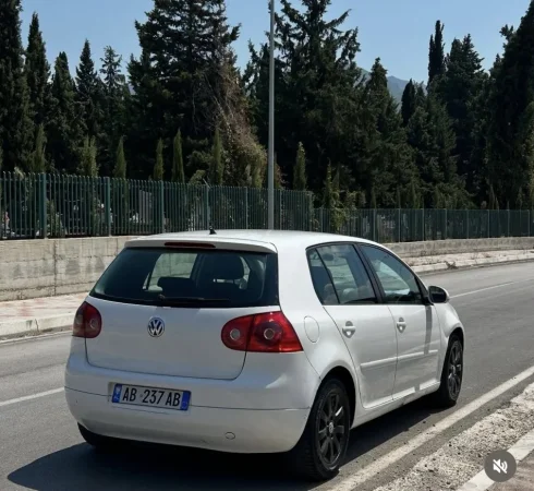Golf 5 1.9tdi   manuale 3.800 €