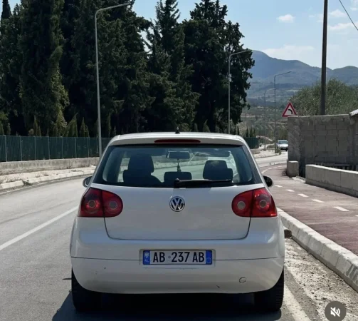 Golf 5 1.9tdi   manuale 3.800 €