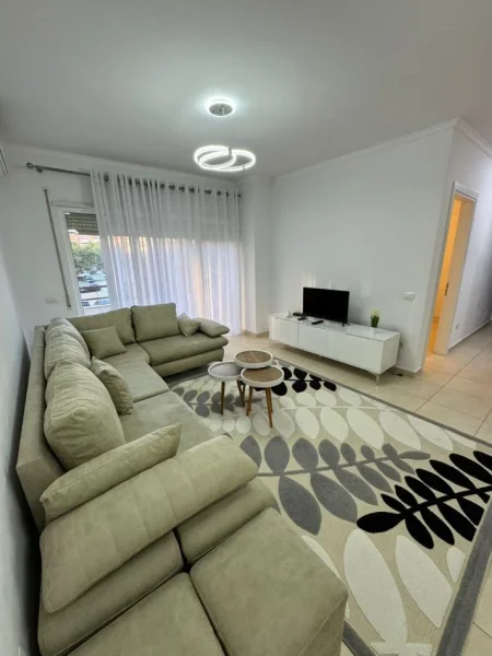Tirane, jepet me qera apartament 2+1+Ballkon Kati 2, 110 m² 750 € (don bosko)
