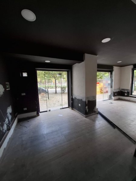 Tirane, jepet me qera ambjent biznesi Kati 0, 80 m² 3.000 € (muhamed gjollesha)