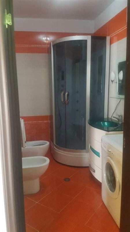 Tirane, jepet me qera apartament 2+1+Ballkon Kati 3, 74 m² 400 € (yzberisht)