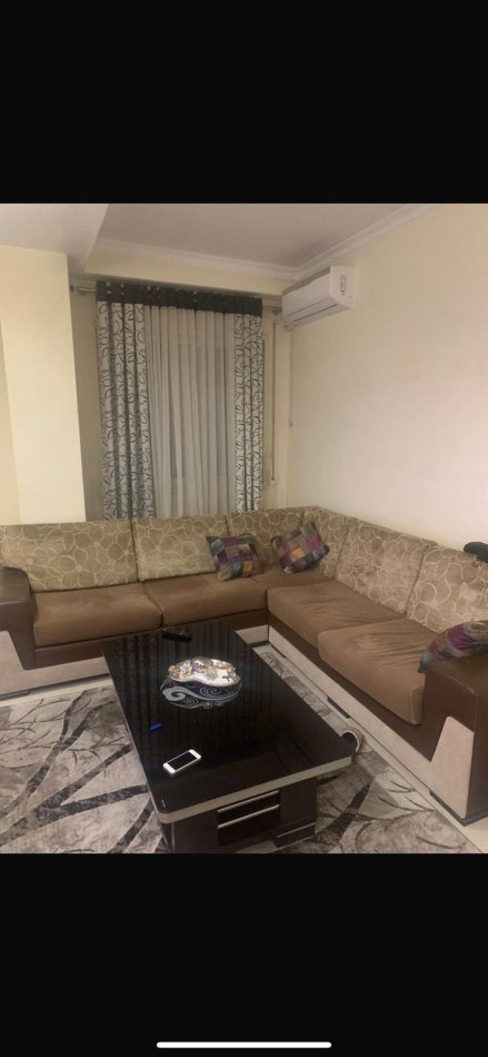 Tirane, jepet me qera apartament 1+1+Ballkon Kati 5, 70 m² 400 € (astir)