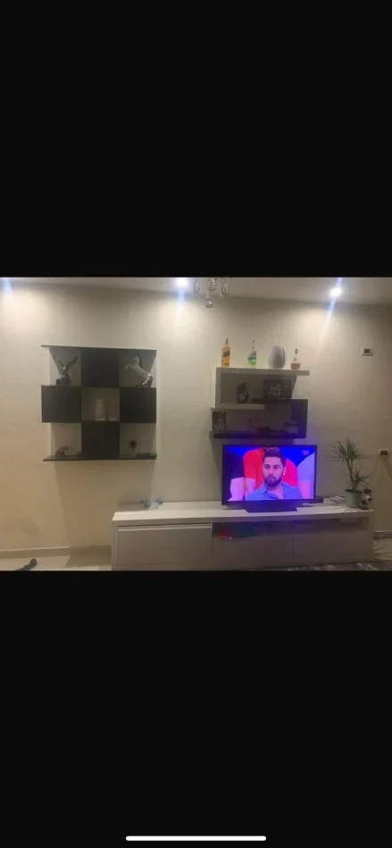 Tirane, jepet me qera apartament 1+1+Ballkon Kati 5, 70 m² 400 € (astir)