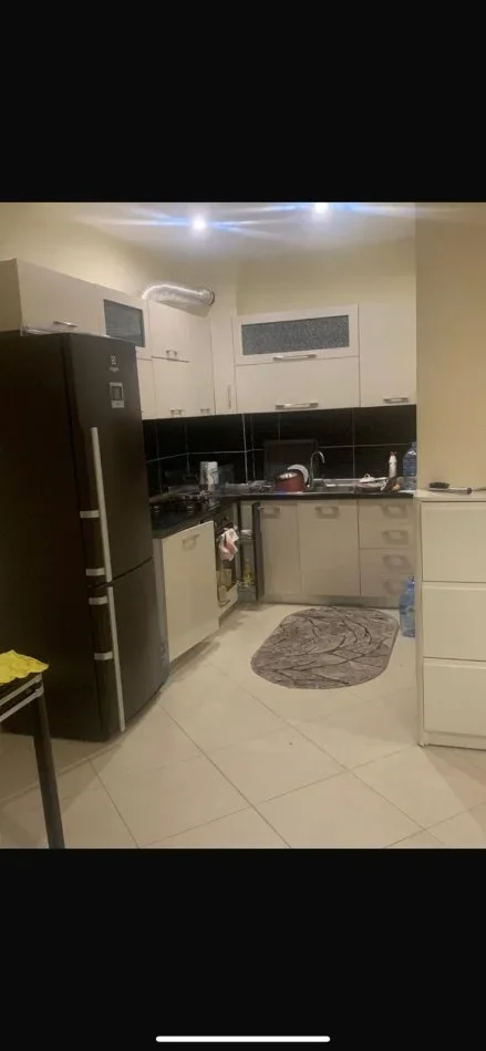 Tirane, jepet me qera apartament 1+1+Ballkon Kati 5, 70 m² 400 € (astir)