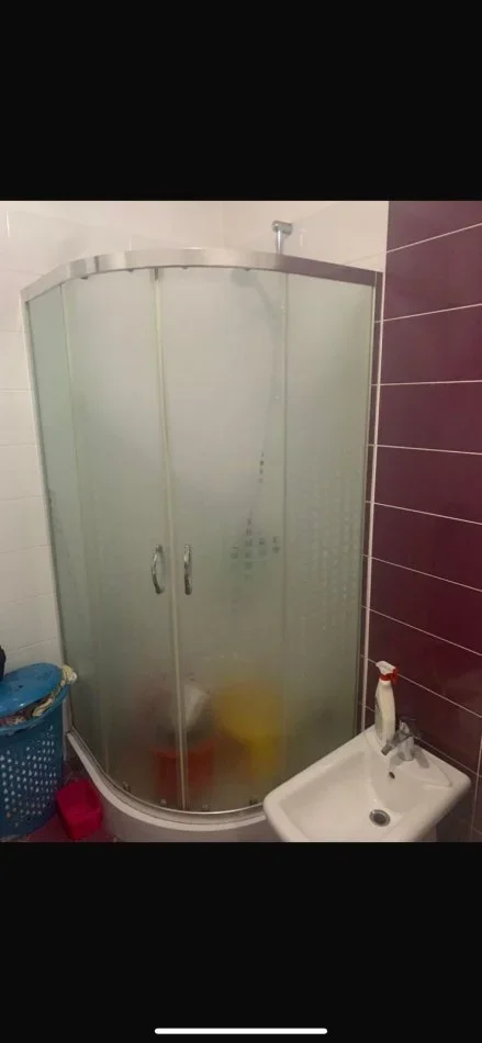 Tirane, jepet me qera apartament 1+1+Ballkon Kati 5, 70 m² 400 € (astir)