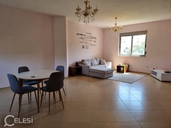 Tirane, jepet me qera apartament 3+1+Aneks+Ballkon Kati 2, 211 m² 1.000 € (rruga peti)