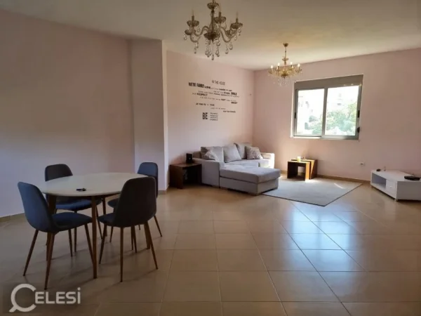 Tirane, jepet me qera apartament 3+1+Aneks+Ballkon Kati 2, 211 m² 1.000 € (rruga peti)