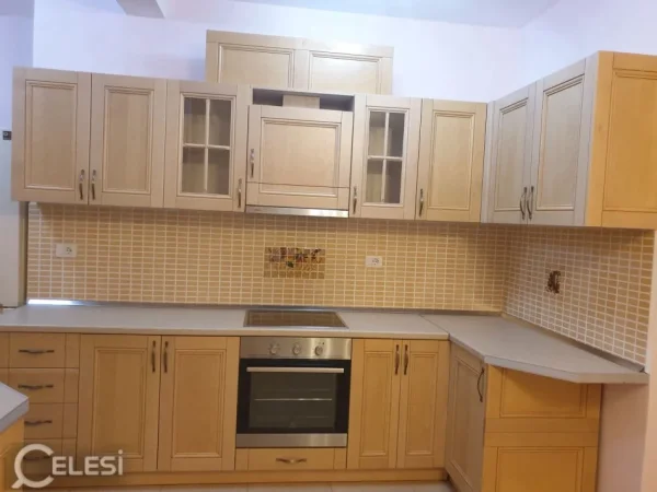 Tirane, jepet me qera apartament 3+1+Aneks+Ballkon Kati 2, 211 m² 1.000 € (rruga peti)