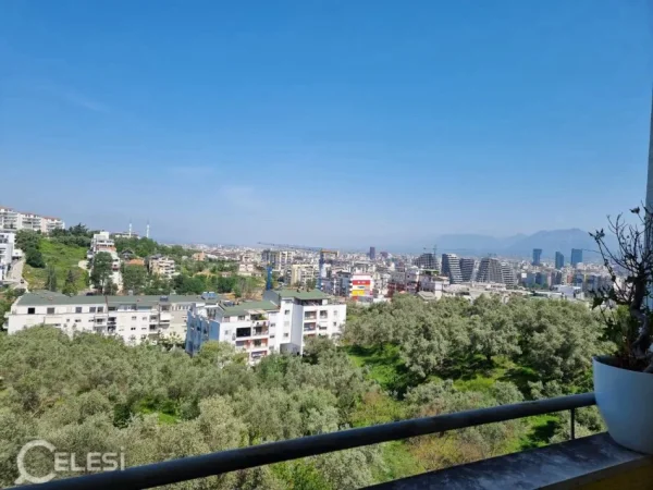 Tirane, jepet me qera apartament 3+1+Aneks+Ballkon Kati 2, 211 m² 1.000 € (rruga peti)